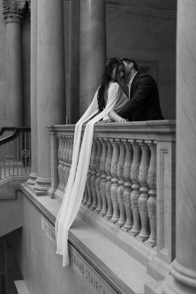 Art Institute Chicago engagement session black and white romantic kiss between classical columns